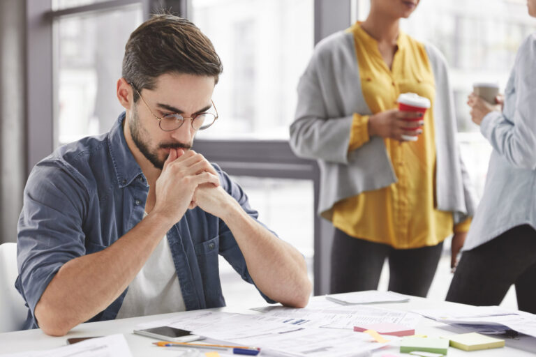 Saúde mental no trabalho: por que o bem-estar não é mais opcional