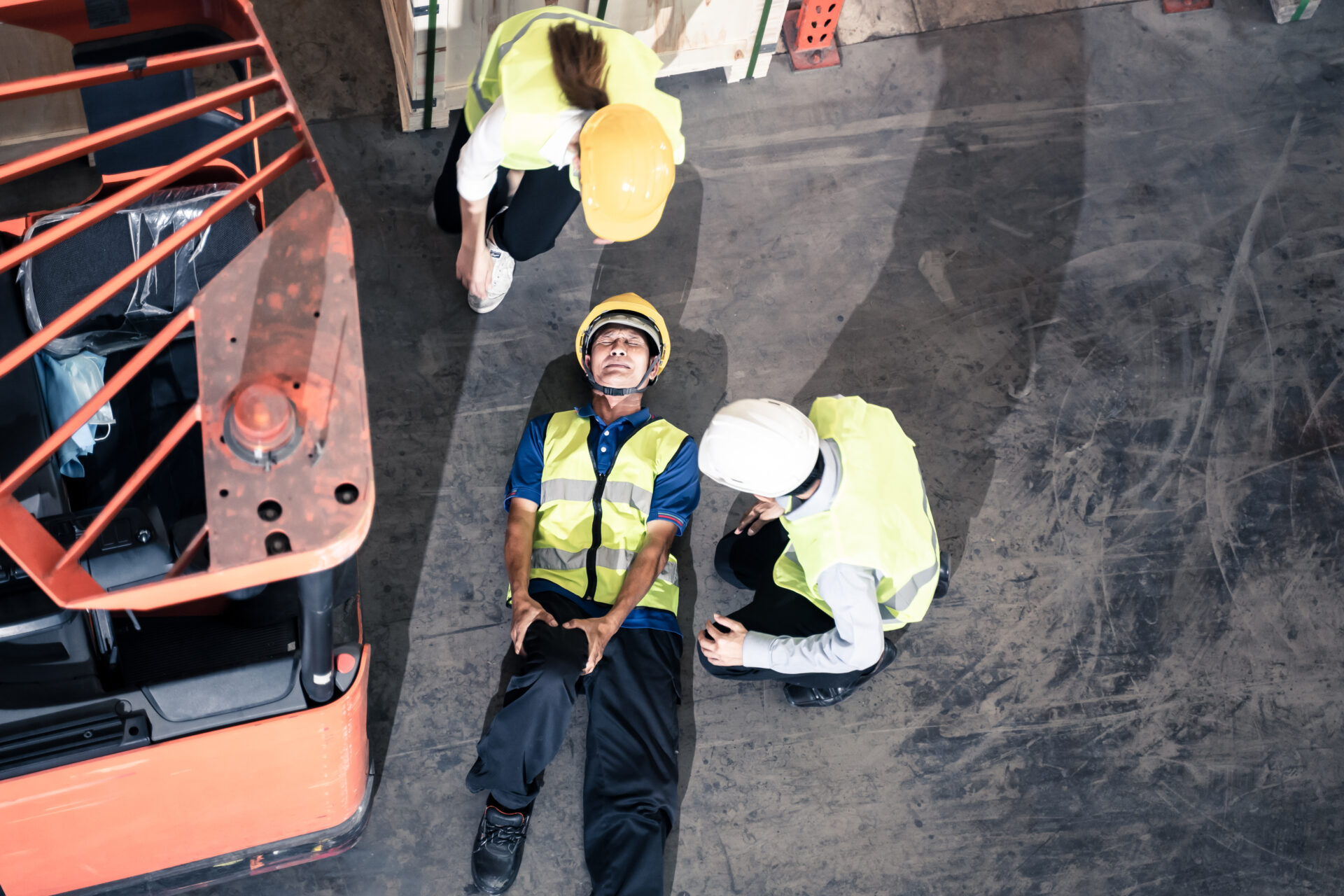 NR-33 e NR-17: quais os riscos ocultos no trabalho que sua empresa pode estar ignorando? 1 NR 17 E NR 33